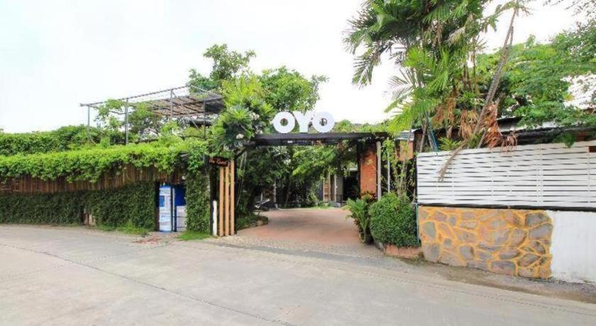 Oyo 271 The Resort Romklao Bangkok Exterior foto