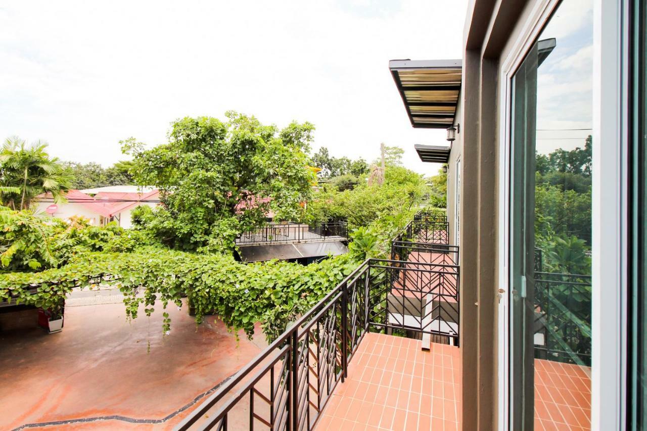 Oyo 271 The Resort Romklao Bangkok Exterior foto